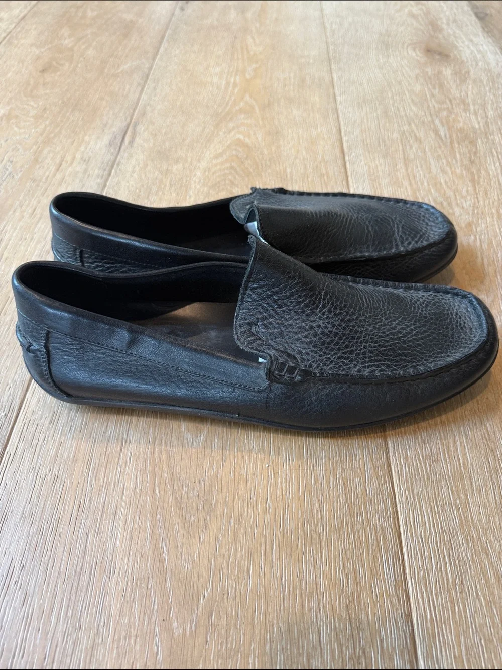 Tommy Bahama Men's Black Leather Slip-On Loafers size 10.5